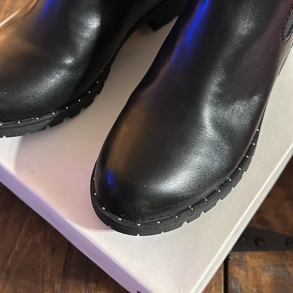 These boots… - Picture 2 of 4